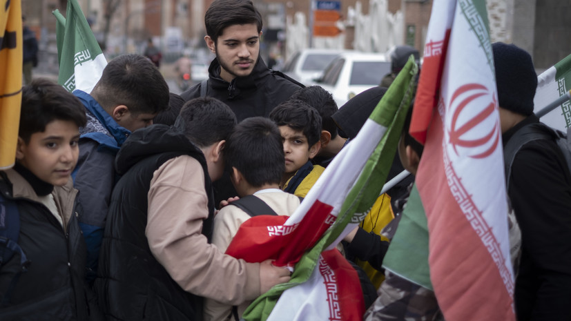 Iranian students protest in the streets at the beginning of the semester.