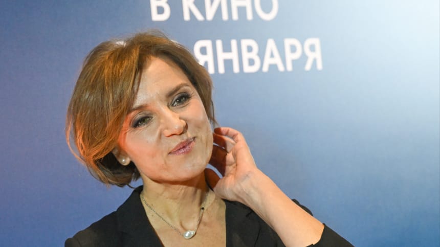 Ксения Алферова, актриса, обсуждает секреты счастливого брака, подчеркивая необходимость уступок ради отношений.