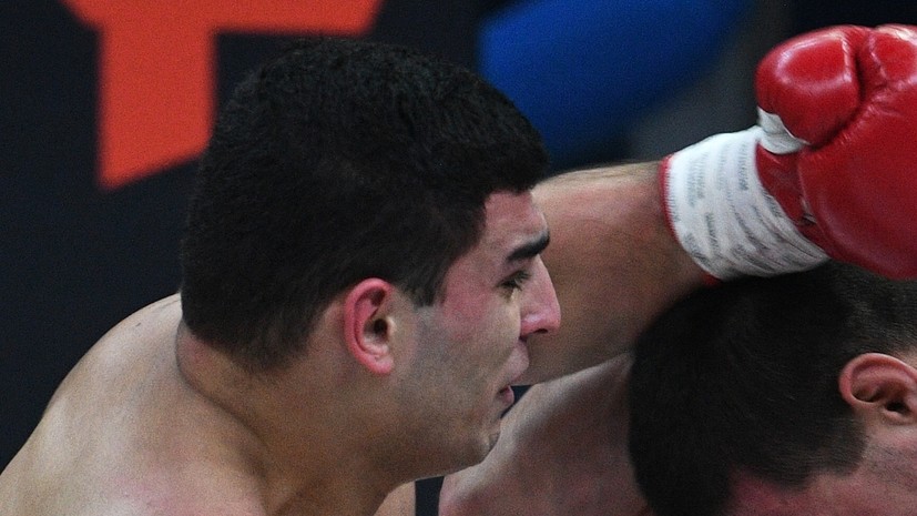 Вартан Арутюнян во время боя за титул временного чемпиона WBA в Челябинске