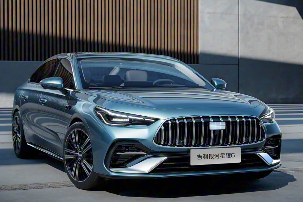 Концепт-кар Geely с футуристическим дизайном, символизирующий передовые технологии.