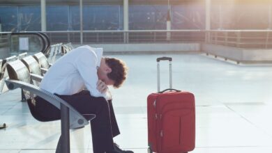 Иллюстрация, символизирующая получение денег вместо невозвратного билета на аттракцион