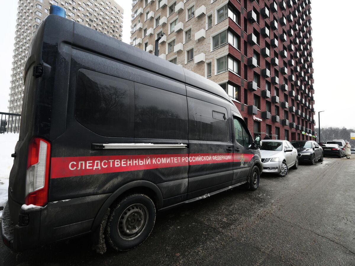 Сотрудники ФСБ работают над раскрытием сложных дел, используя лингвистический анализ.