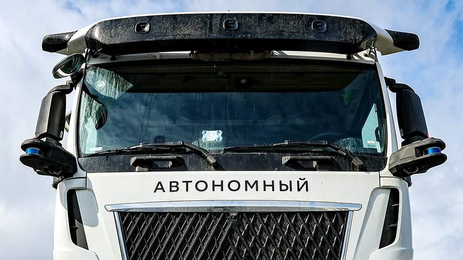 Автономный грузовик Яндекс Роботрак на дороге