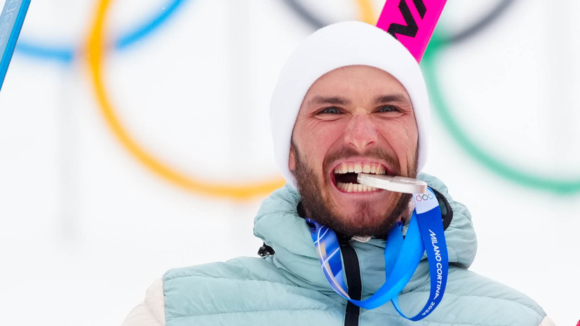 Спортсмен Филиппов на снежном склоне, символизирующий прорыв к Олимпиаде-2026 и попадание в топ МОК.
