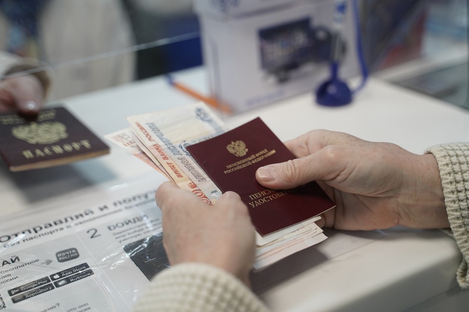 Иллюстрация, символизирующая накопление опыта и возраста как ценного капитала, с акцентом на увеличение выплат.