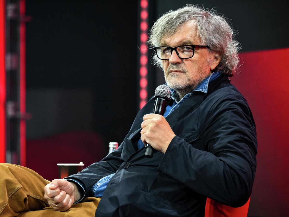 Эмир Кустурица, режиссер, в образе Распутина, сибирский пейзаж, сербские музыкальные инструменты