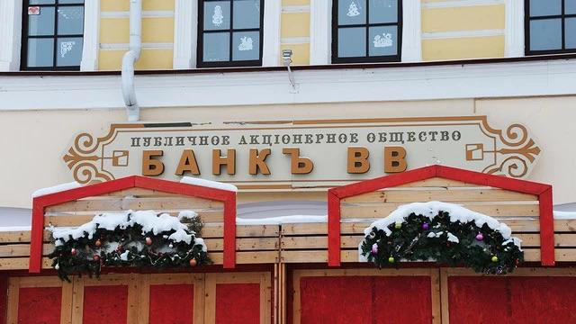 Изображение, символизирующее победу кириллицы над латиницей в брендинге, с акцентом на букву «Ы».