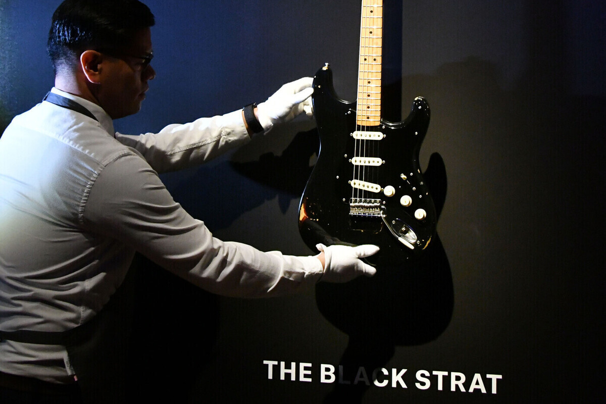 Гитара Дэвида Гилмора "Black Strat" на аукционе