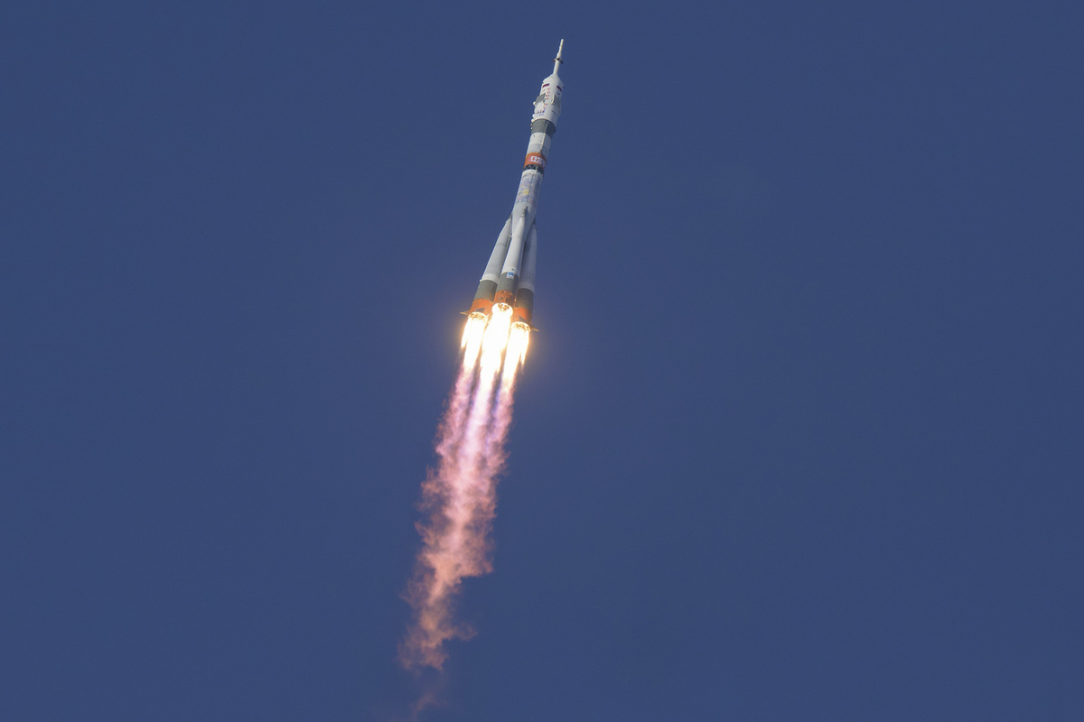 Ракета-носитель «Союз-5» в стартовом костюме на космодроме Байконур