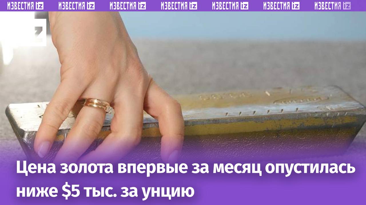 Сотрудник смотрит с недовольством на коллегу в офисе, символизируя «душнильство» и напряженную атмосферу