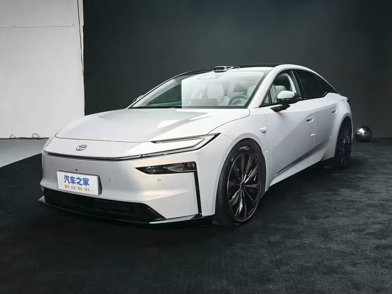 Toyota bZ7 - электромобиль с запасом хода 700 км и функцией массажа, доступный по цене Lada Vesta