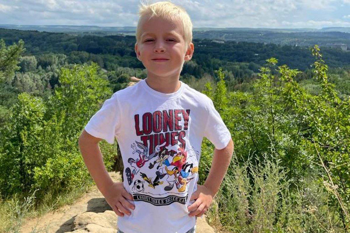 10-летний богатырь из Дагестана демонстрирует свои силы