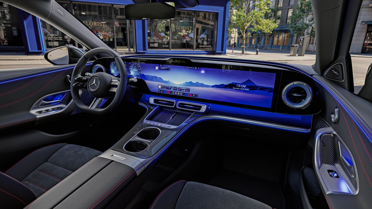 Mercedes C-класс с встроенным экраном для просмотра фильмов на колесах