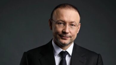 Изображение медных труб и ракеток на фоне Урала
