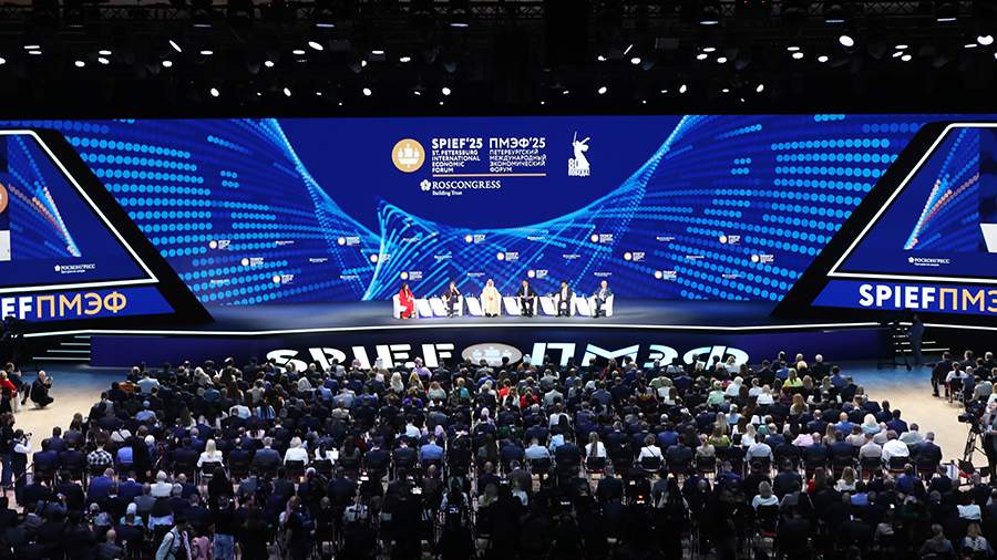 Журналистский десант на ПМЭФ-2026 с акулами пера и восточной мудростью