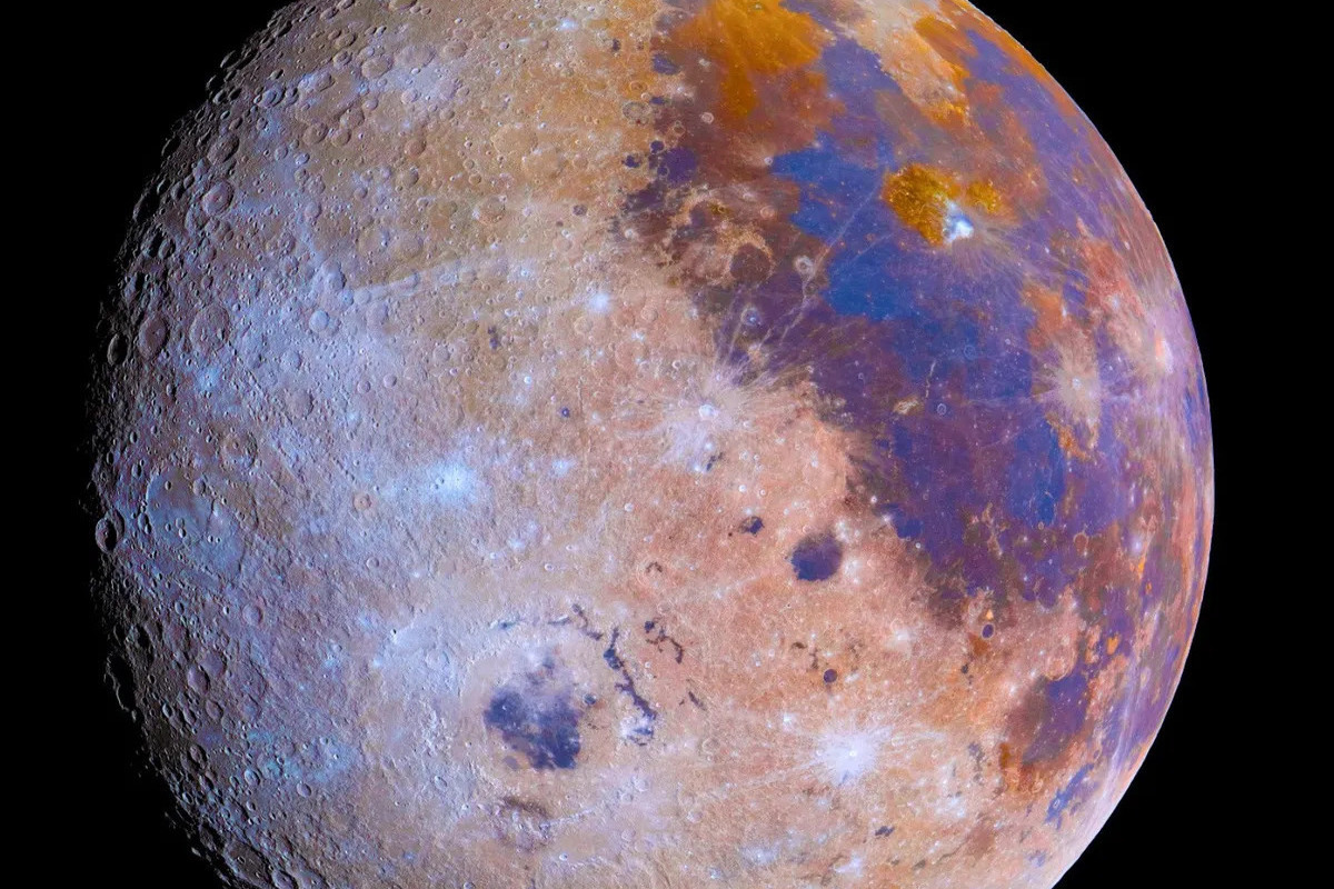 Цветные изображения темной стороны Луны, сделанные смелым фотографом