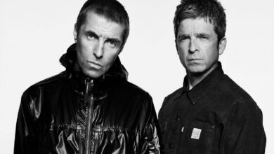 Изображение братьев Галлахеров, reunited, с символикой Oasis.
