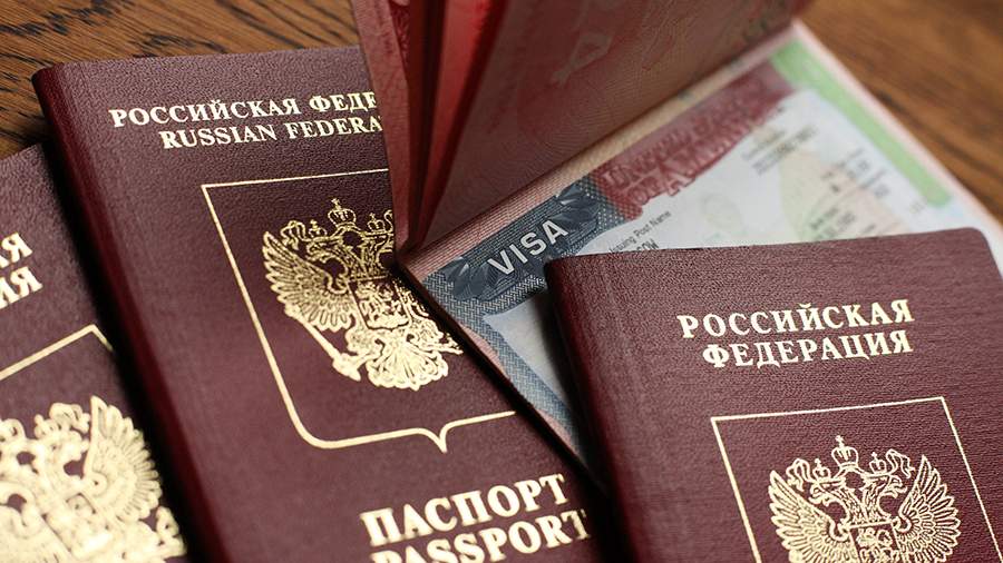 Дипломатические отношения между Россией и Ганой с символами безвиза и авиаперелетов