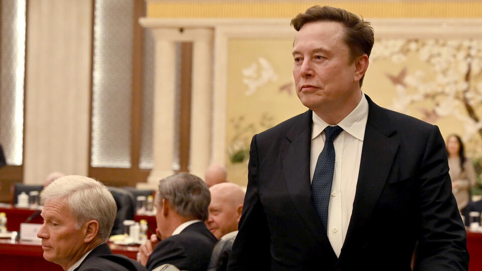 Илон Маск обсуждает возможности Neuralink по улучшению человеческих когнитивных функций.