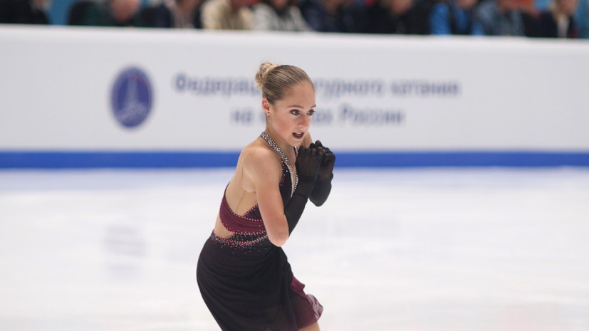 Алина Горбачёва на льду после долгого отпуска, готовится к выступлению.