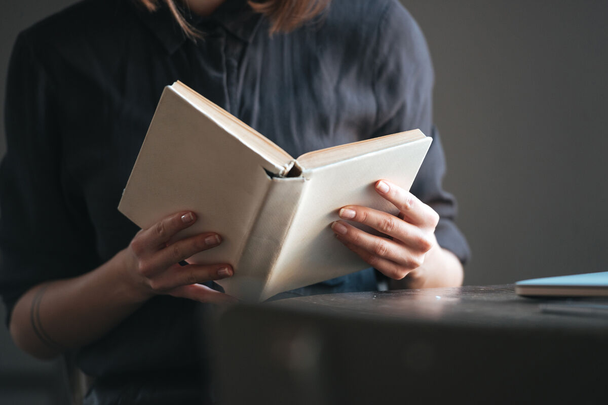 Миллениалы покупают бумажные книги в ночное время