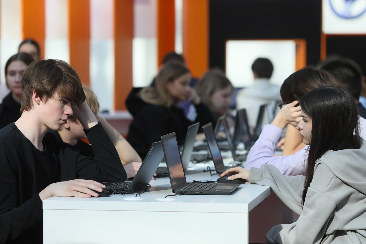 Студенты, готовящиеся к запуску в мир IT и высоких зарплат