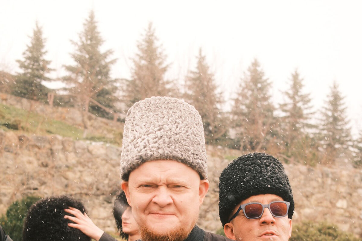 Итальянец пробует хинкали на Кавказе