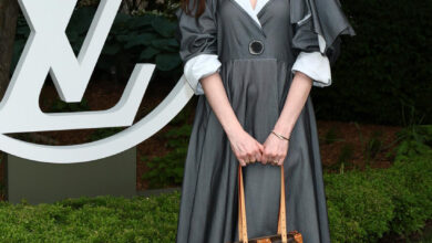 Две знаменитости с одной сумочкой на показе Louis Vuitton