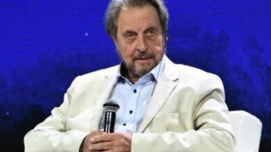 Отец Илона Маска пакует чемоданы на берегах Невы.