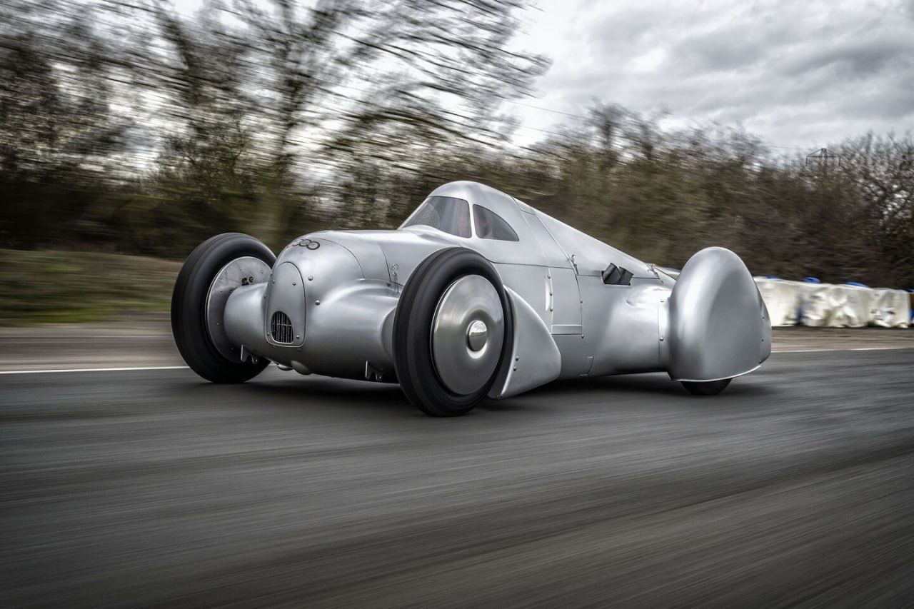 Стимпанк-Бэтмобиль от Audi, созданный в стиле 1930-х годов