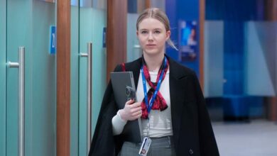 Изображение, иллюстрирующее финансовую любовь россиян к банкам и бабушек, освоивших финтех