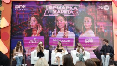 Анна Хилькевич и Милана Стар на фоне яркой атмосферы Ярмарки Хайпа
