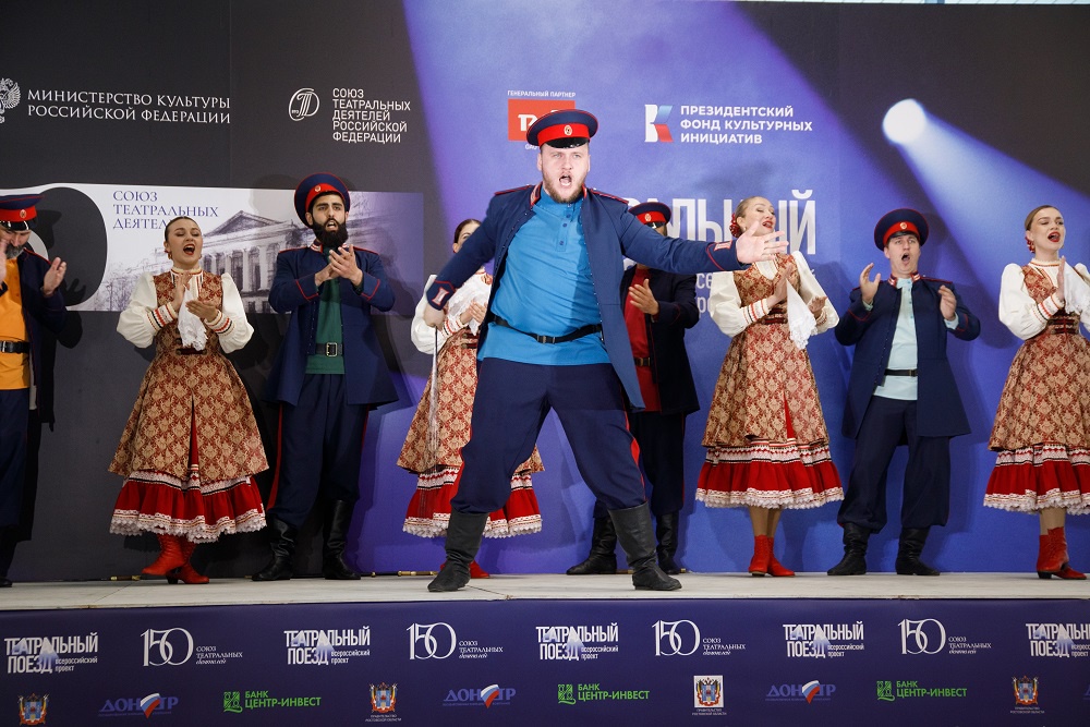 Театральное представление в плацкартном вагоне поезда