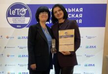 Туристический Оскар на фоне знаковых достопримечательностей