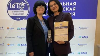 Туристический Оскар на фоне знаковых достопримечательностей