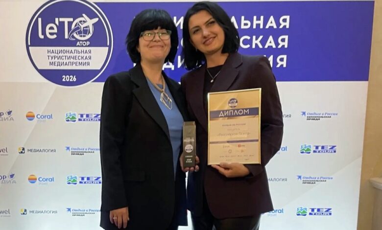 Туристический Оскар на фоне знаковых достопримечательностей