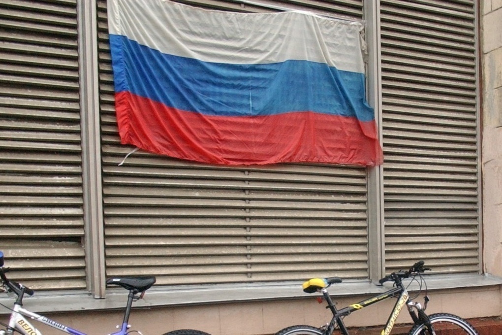 Российская велогонщица Валгонен на фоне итальянских пейзажей во время гонки