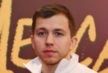 Актер Сергей Романович, представляющий свою неожиданную сверхспособность после 13 лет трезвости.