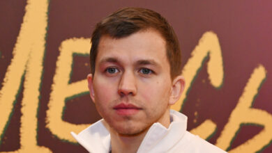 Актер Сергей Романович, представляющий свою неожиданную сверхспособность после 13 лет трезвости.