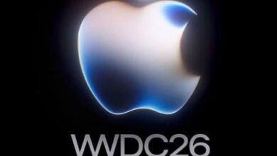 Тим Кук на сцене WWDC26 во время последней гастроли, окруженный умными нейросетями