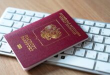 Цифровой дракон в аэропорту Вьетнама, символизирующий современные технологии и инновации в туристической индустрии.