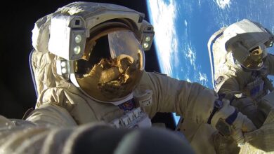 Изображение с билетом, символизирующим возможность смены офиса на орбиту через портал госуслуг