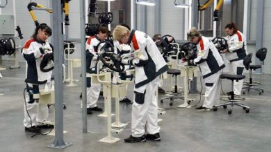 Изображение магниевых рулей и пухлых подушек в автомобиле, создающее атмосферу спокойствия.