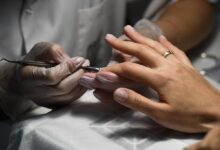 Изображение ногтей, оформленных в соответствии с государственным стандартом.