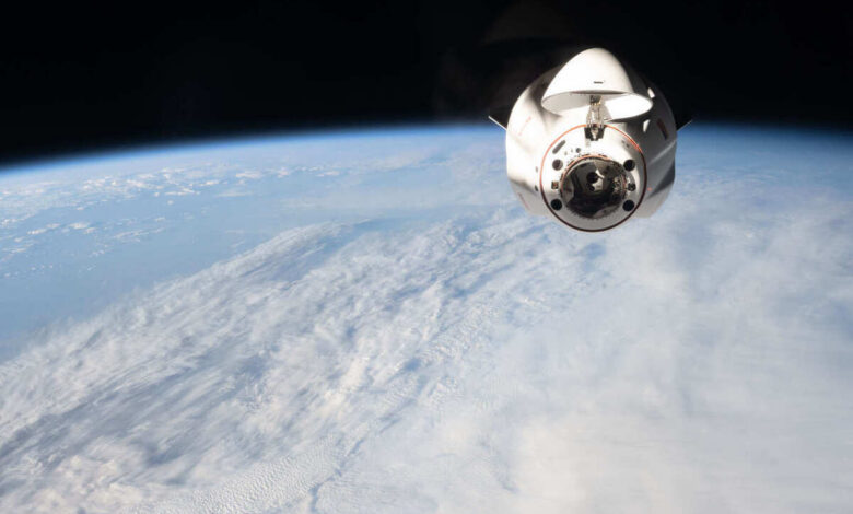 Космический эвакуатор NASA спасает орбитального ветерана