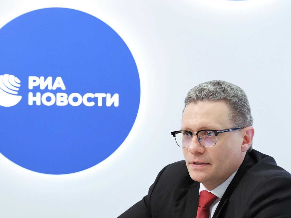 Аисты в Вологде, символизирующие высокий уровень рождаемости в регионе