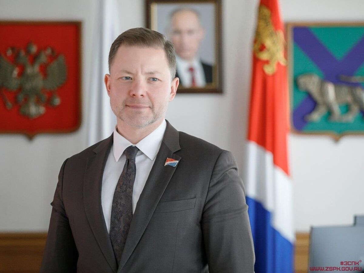 Депутаты на фоне молочных рек Приморья с вафельными рожками