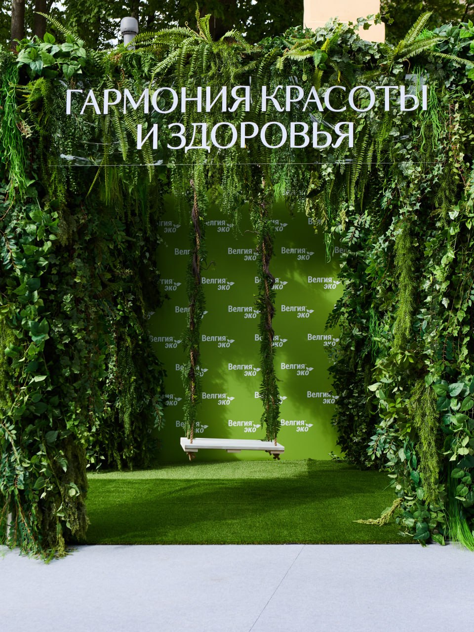 Изображение, отражающее 165-летнюю историю Кунсткамеры, с акцентом на азотное мороженое и философию легкости бытия.