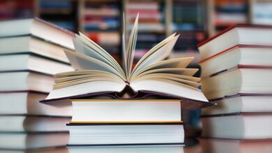 Книги на удмуртском языке, символизирующие интерес россиян к своим корням
