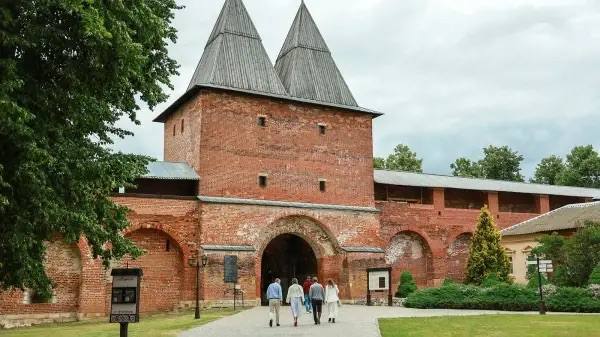 Зарайский кремль с культурными мероприятиями и арт-экспозициями